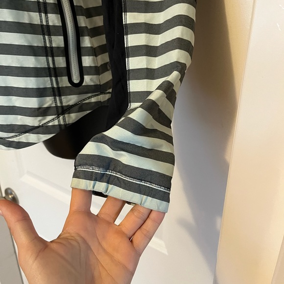 Lululemon Run Get Up And Glow Jacket! - Picture 11 of 13